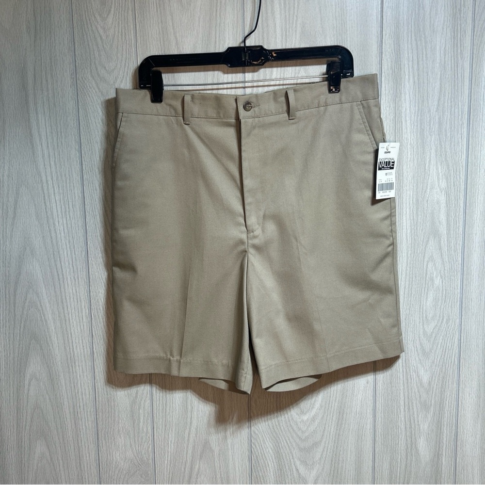 David Taylor Flat Front Men’s Khaki Shorts Size 34